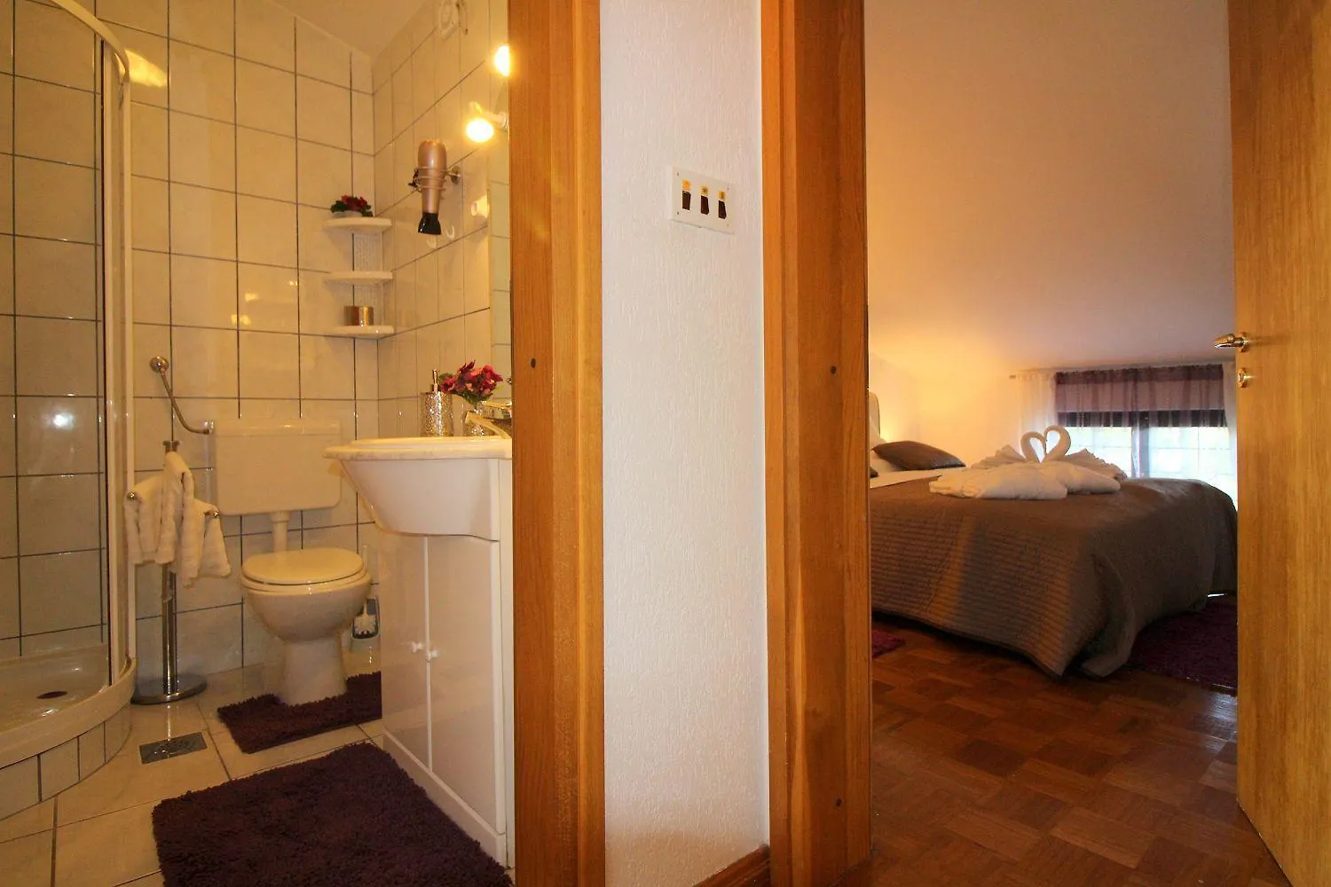 דירה Charmante Dachgeschosswohnung Mit Meerblick Und Blick Auf Die Altstadt Von פורץ קרואטיה