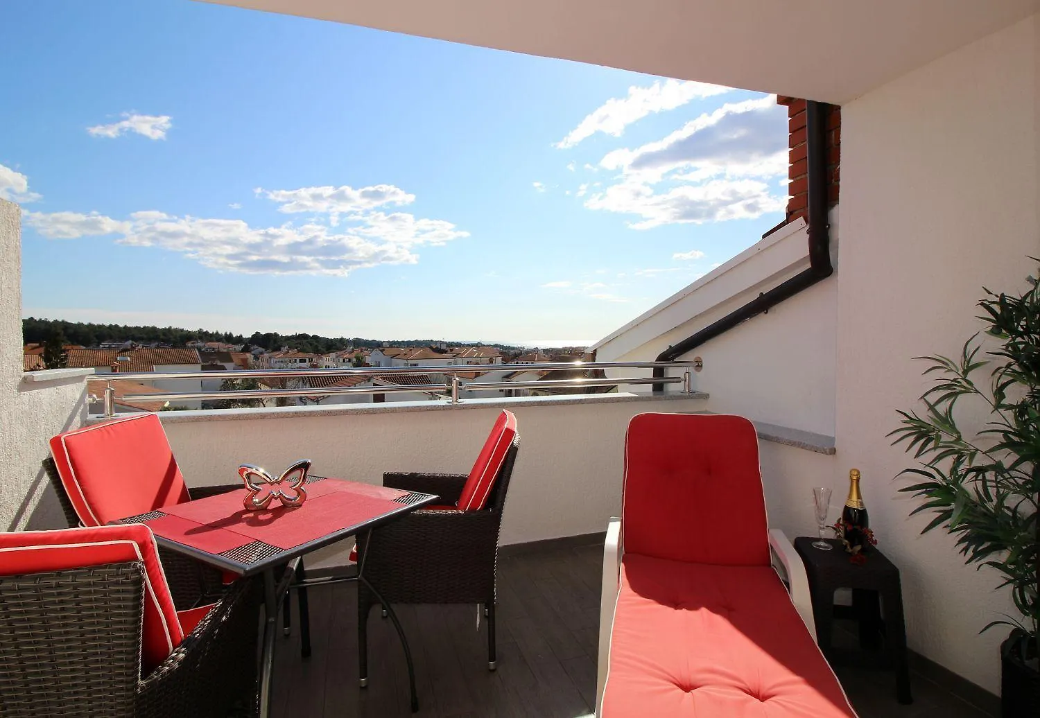 Charmante Dachgeschosswohnung Mit Meerblick Und Blick Auf Die Altstadt Von פורץ